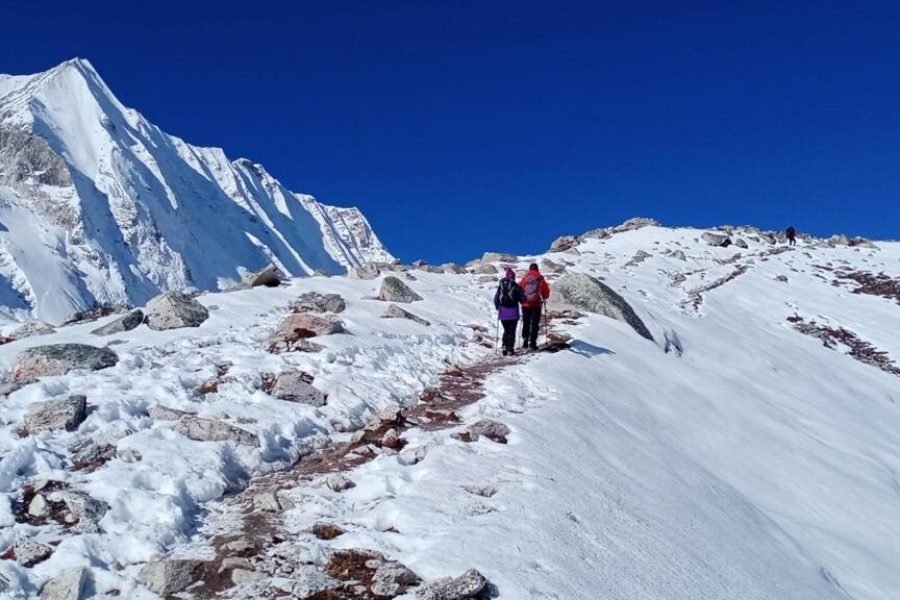 round manasalu trek