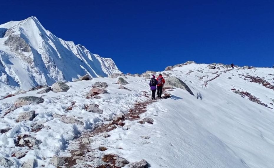 round manasalu trek