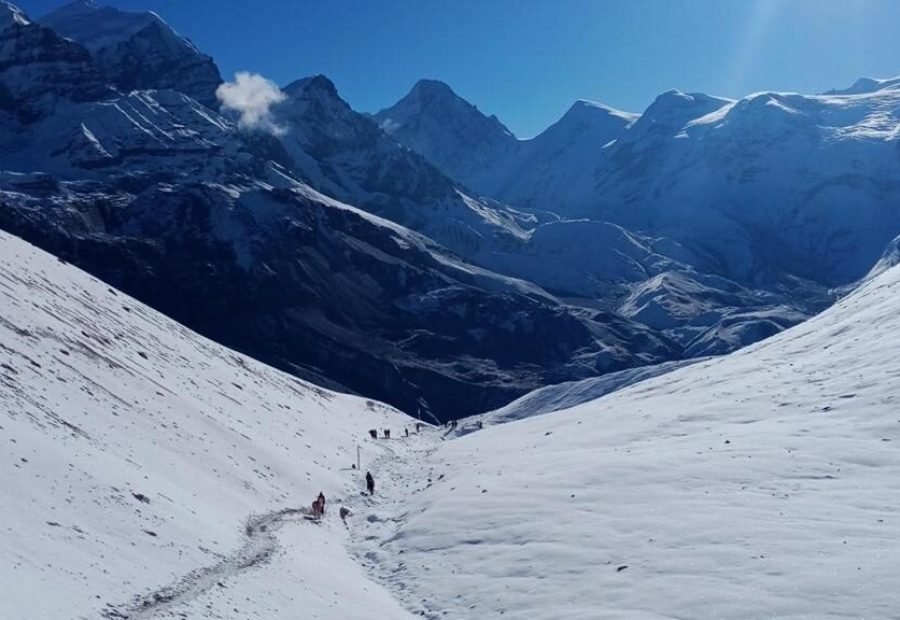 tilicho lake background